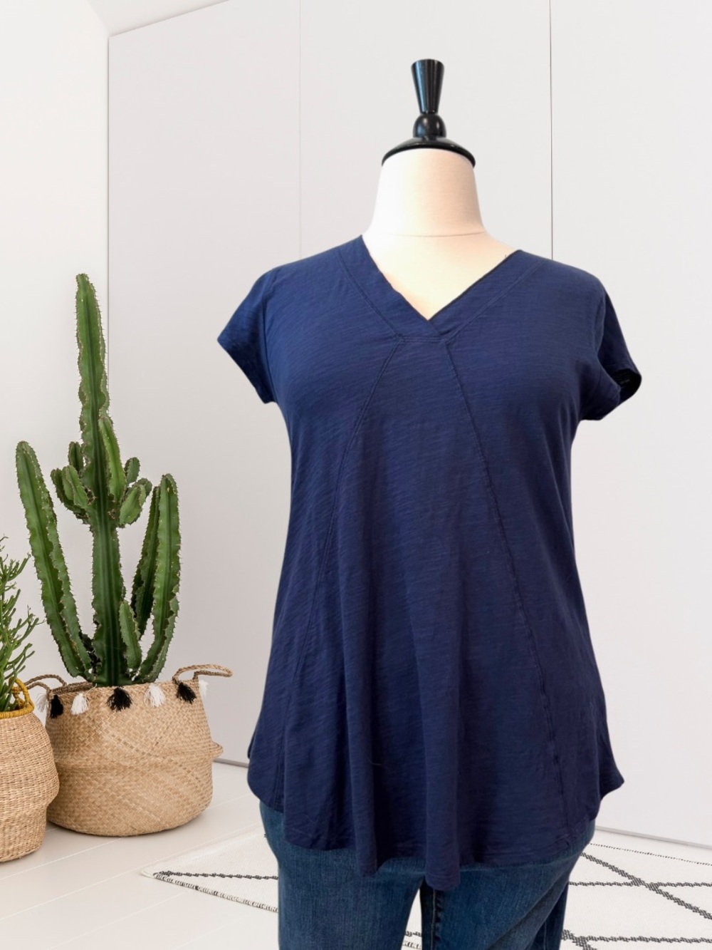 Mododoc Essentials Short Sleeve V-Neck Tunic Top